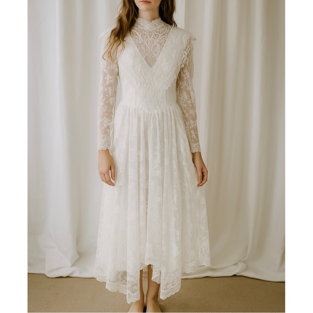 Gunne Sax White Lace Long Sleeve V-Neck Tea-Length Wedding Dress